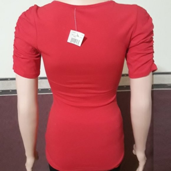 Colt Story Red Short Sleeve Criss Cross V-Neck Top Size S NWT - Picture 2 of 3